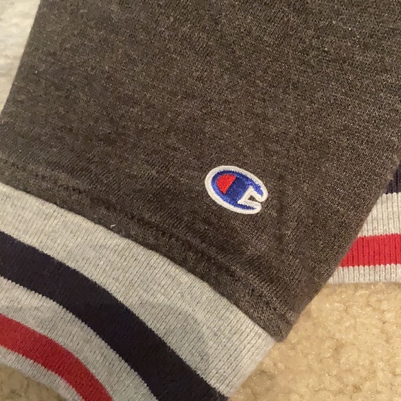 Small Champion letter sweatshirt - Picture 2 of 2